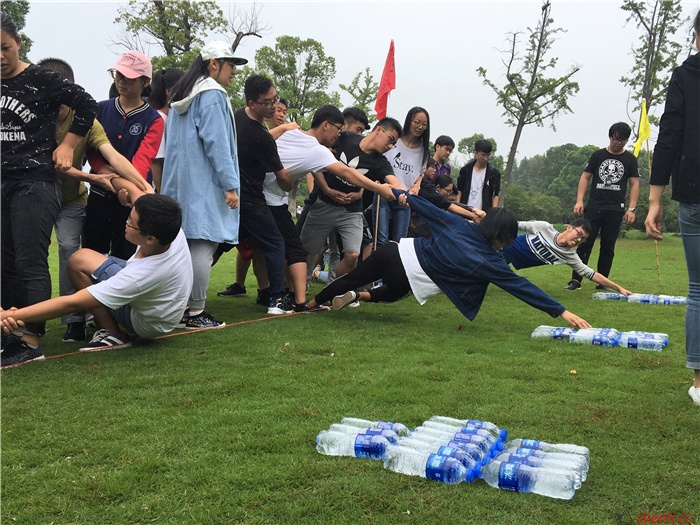 群龙取水-户外拓展项目